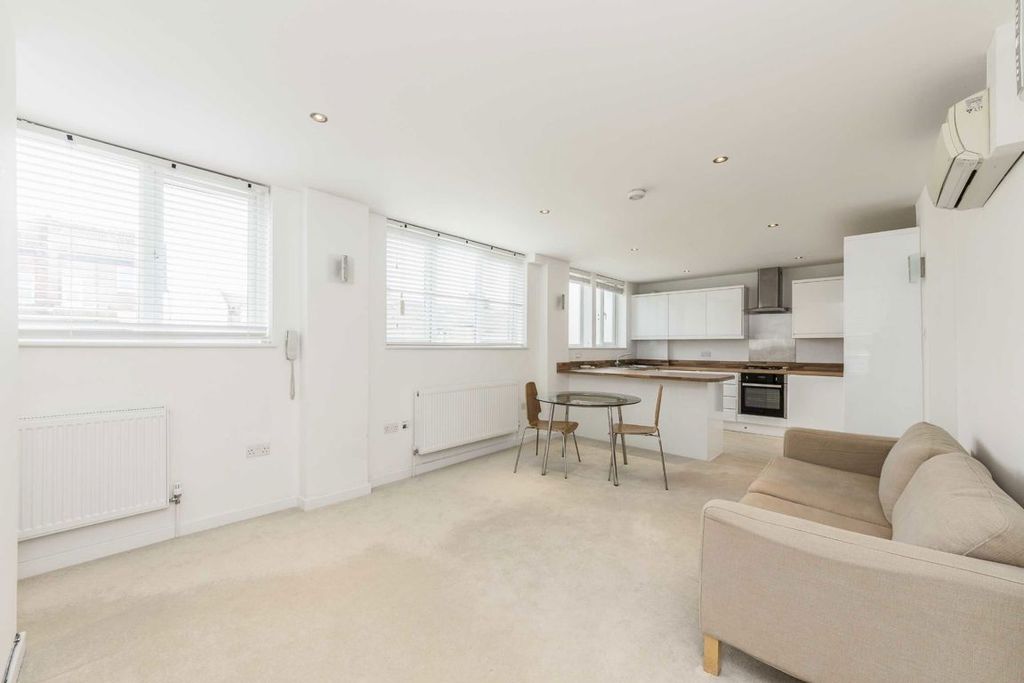 Property photo 3 of 4