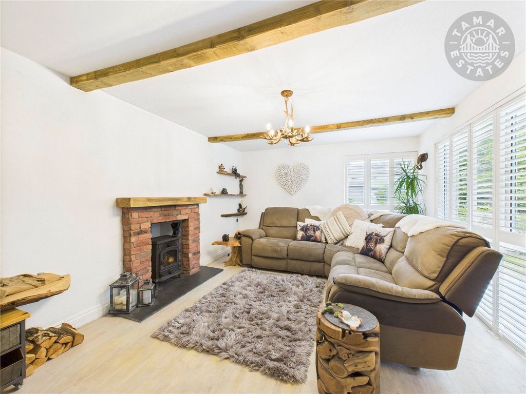 Property photo 2 of 17 Sitting Room