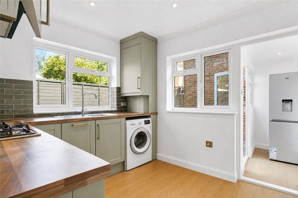 Property photo 2 of 11 Picture No. 32