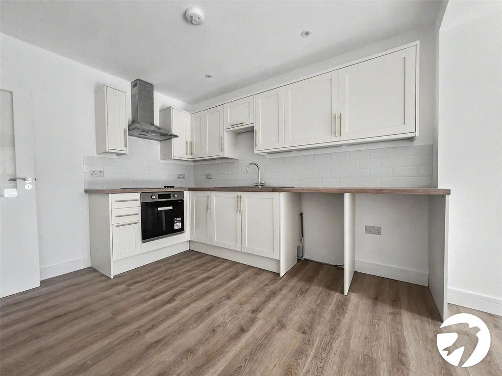 Property photo 3 of 14 Kitchen