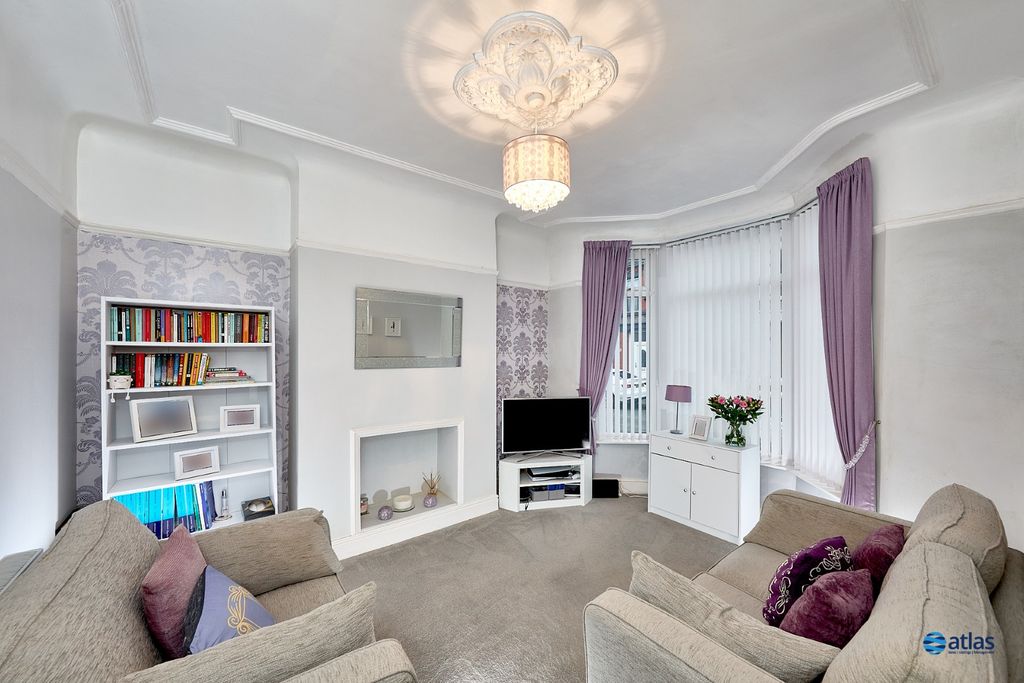 Property photo 2 of 15 Lounge