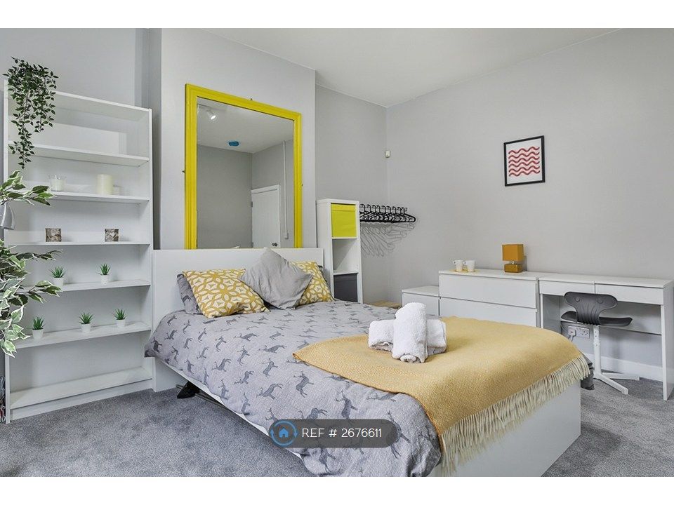 Property photo 1 of 8 Double Bedroom 1 - Ground Floor