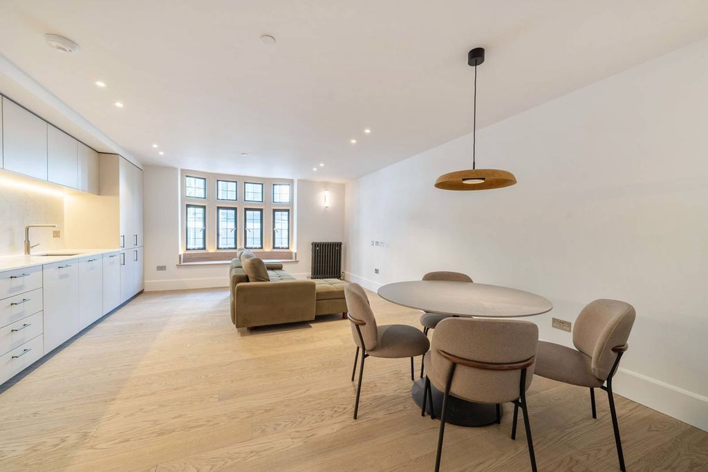 Property photo 2 of 23