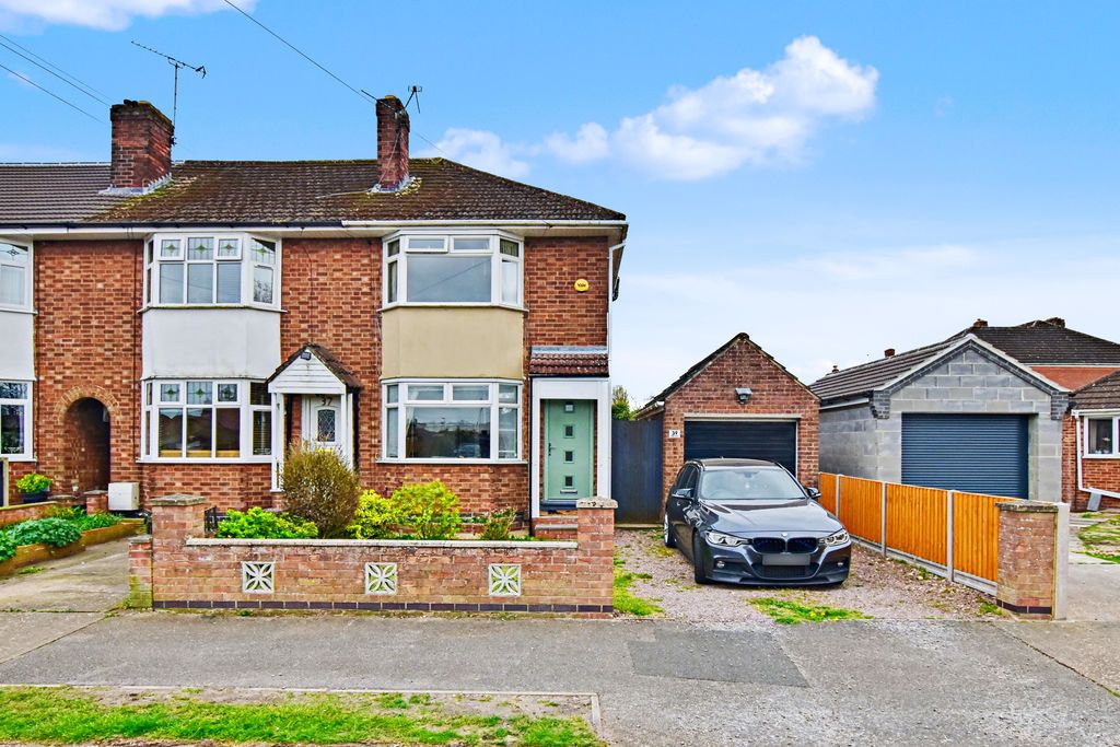 Property photo 1 of 16 Photo 12