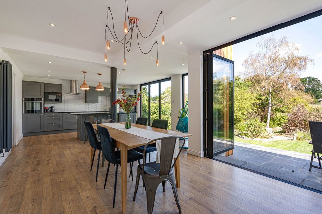 Property photo 2 of 21