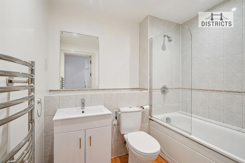 Property photo 3 of 22 Warwick Building (1).Jpg