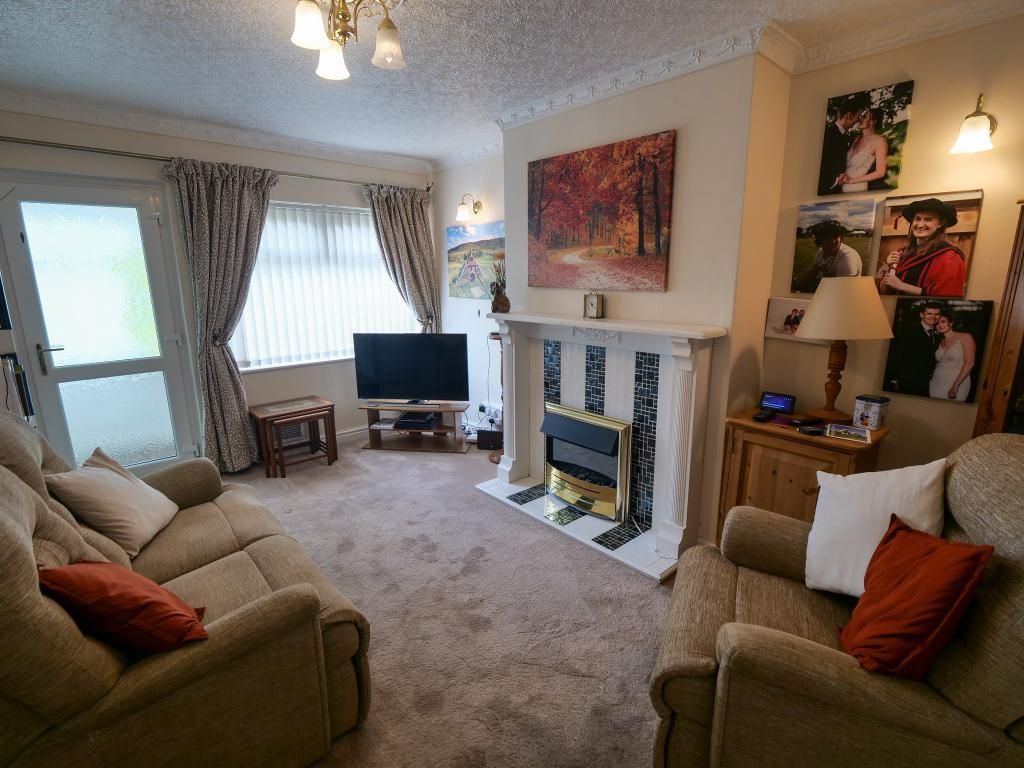 Property photo 2 of 11 Lounge
