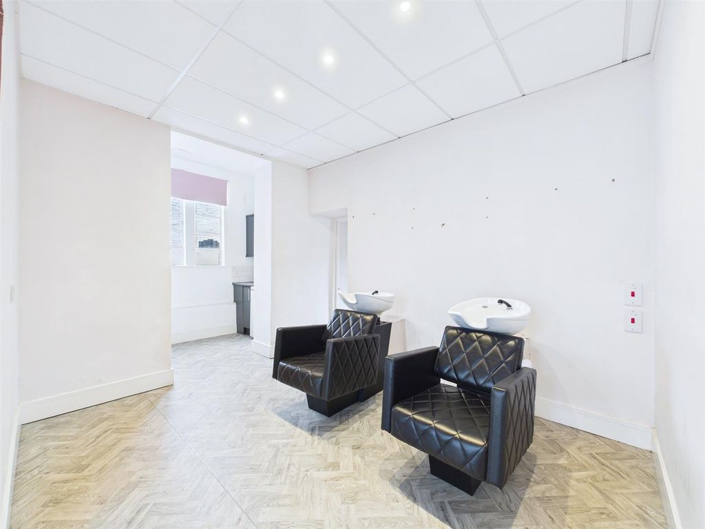 Property photo 3 of 15 5 - Shop &amp; 2 Bed Flat In Fishponds.Jpg