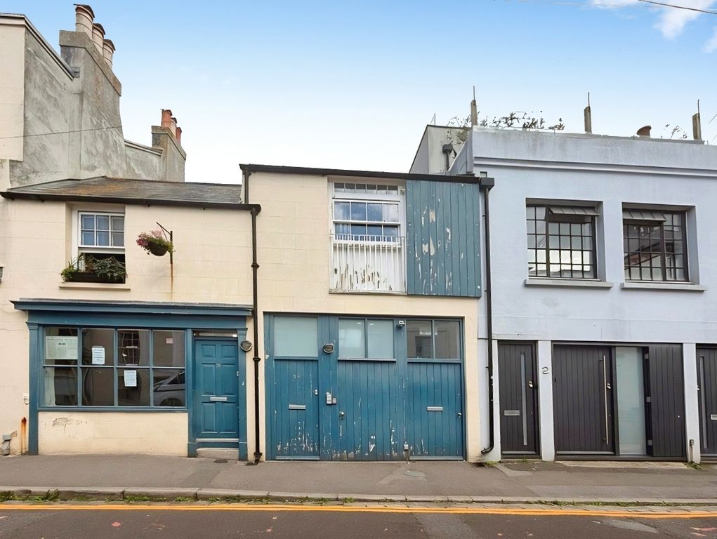 Property photo 1 of 8 Upper Gardner Street
