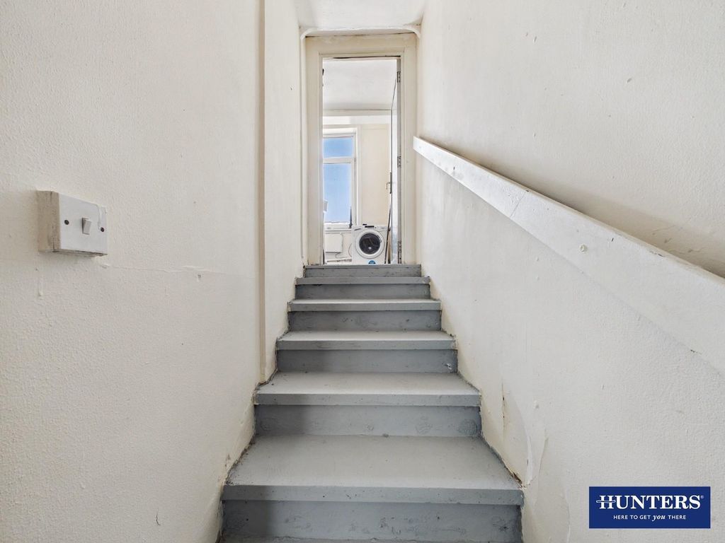 Property photo 3 of 18 Cam05424G0-Pr0139-Still004.Jpg