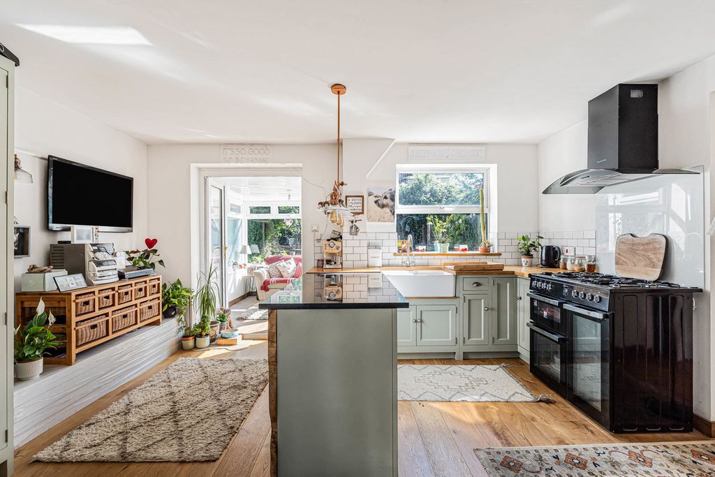 Property photo 2 of 16 19_83972