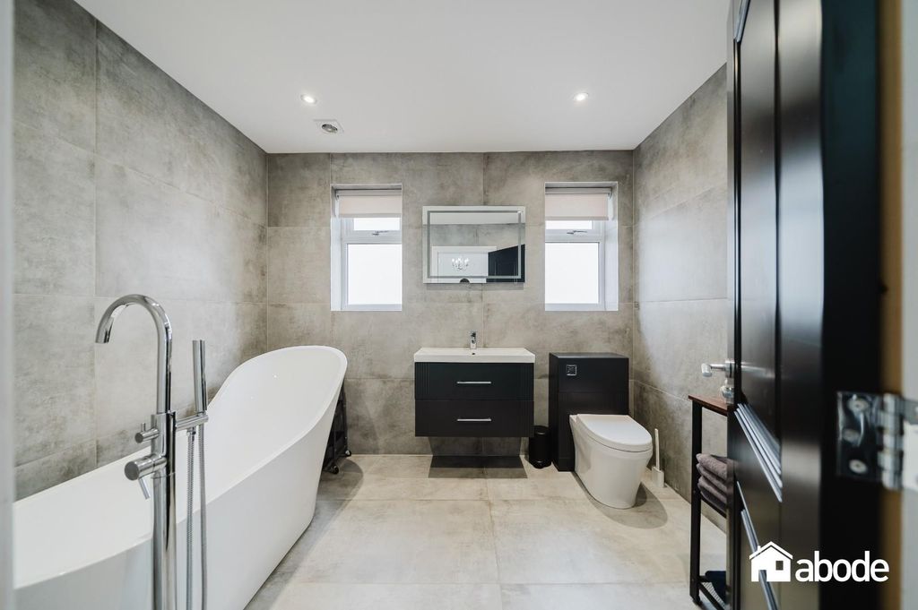 Property photo 3 of 38