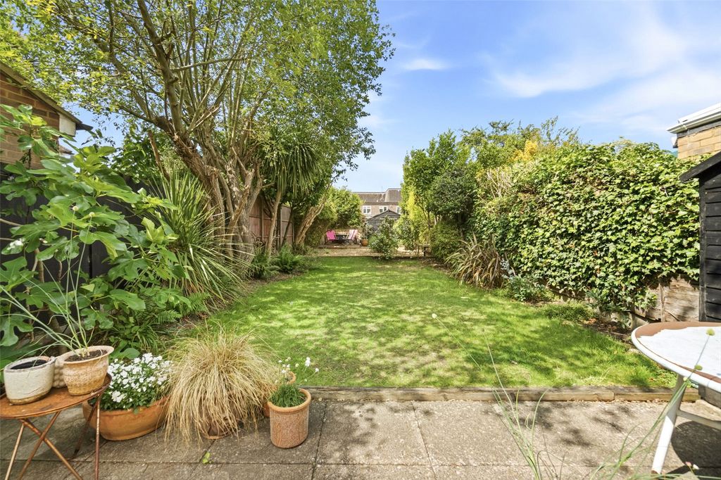 Property photo 2 of 17 Picture No. 24