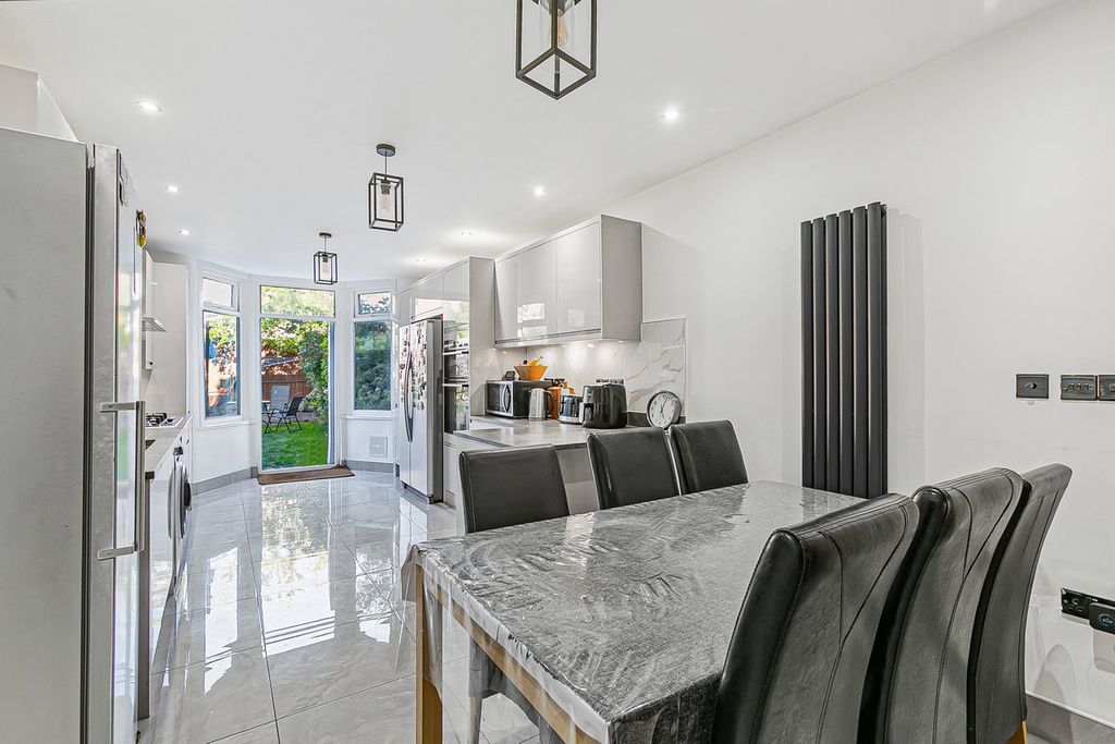 Property photo 2 of 36