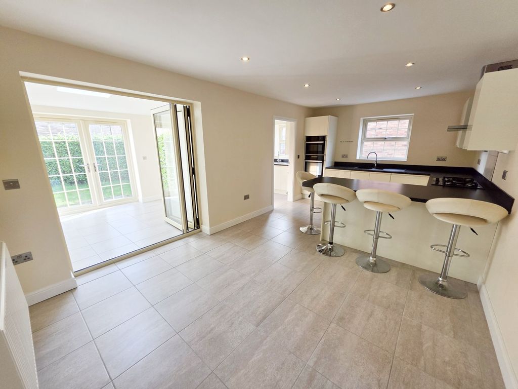 Property photo 2 of 30