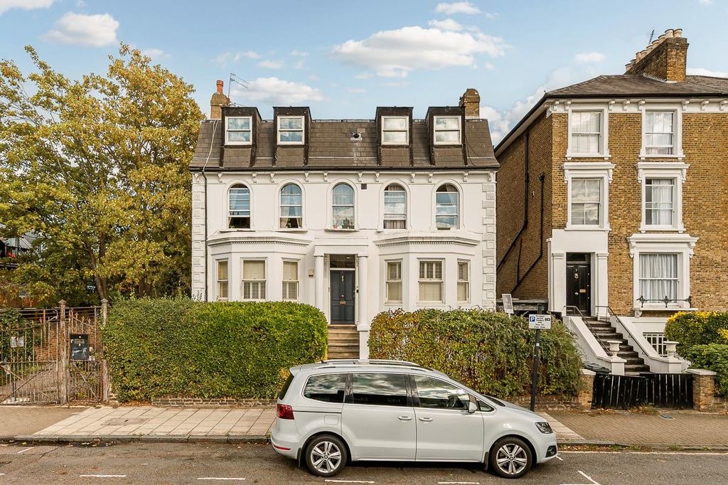 Property photo 1 of 7 1 Oxford Road North-1.Jpg