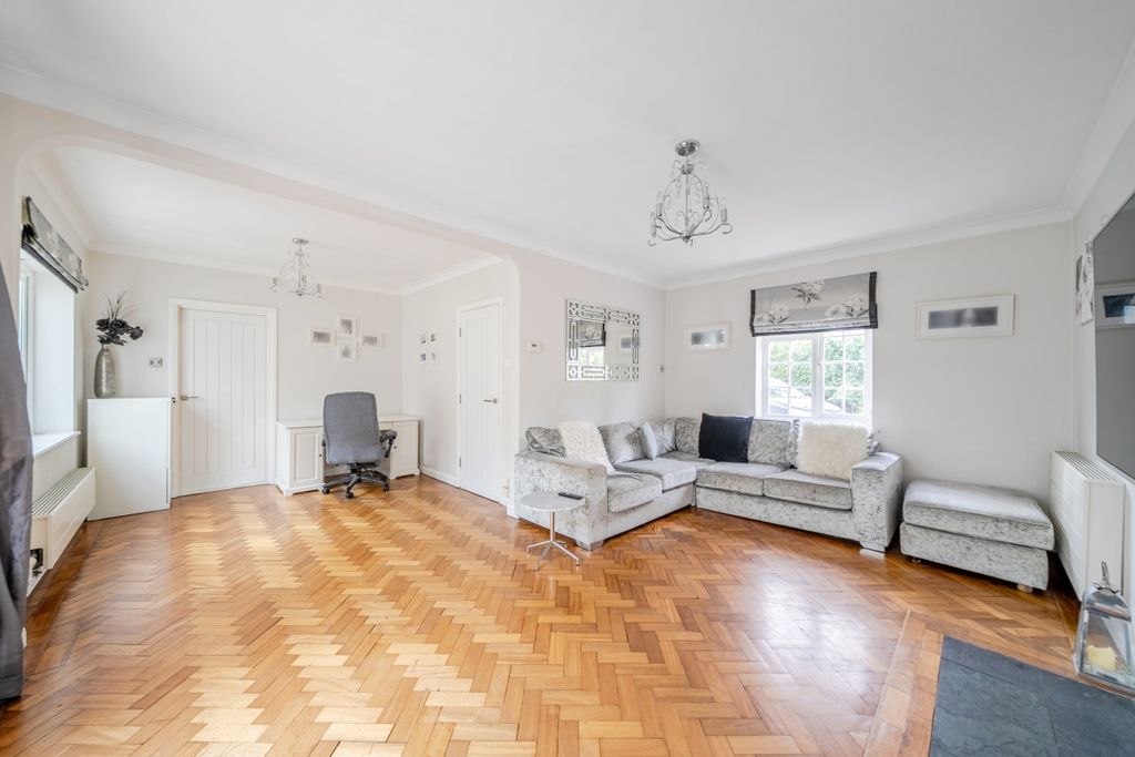 Property photo 3 of 14 1376470-13-690B38...