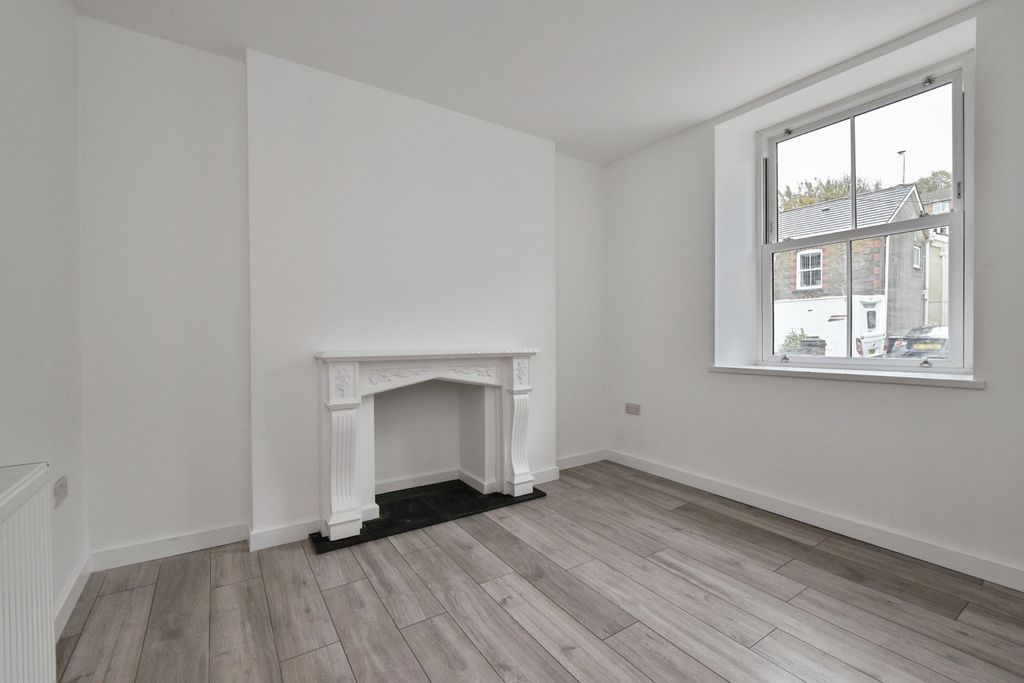 Property photo 2 of 17 Photo