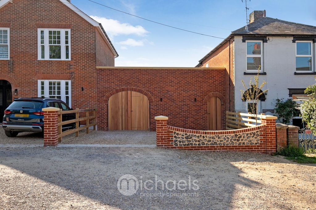 Property photo 2 of 42
