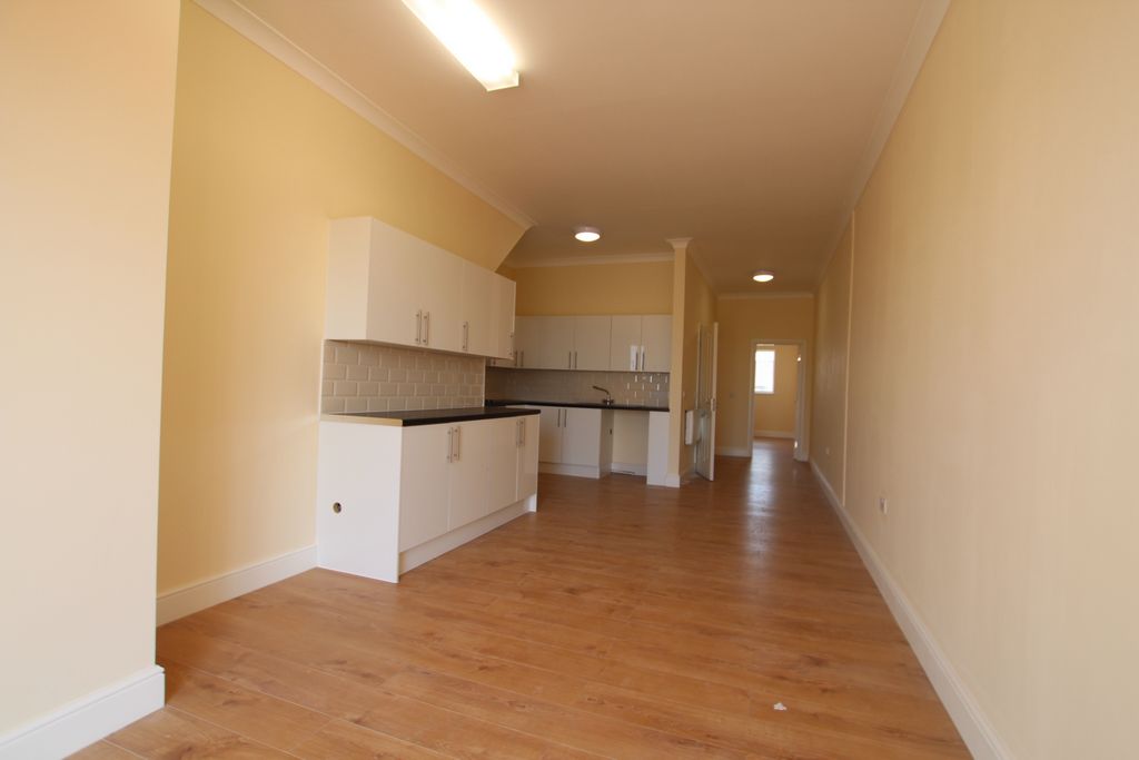 Property photo 3 of 7 Photo 6
