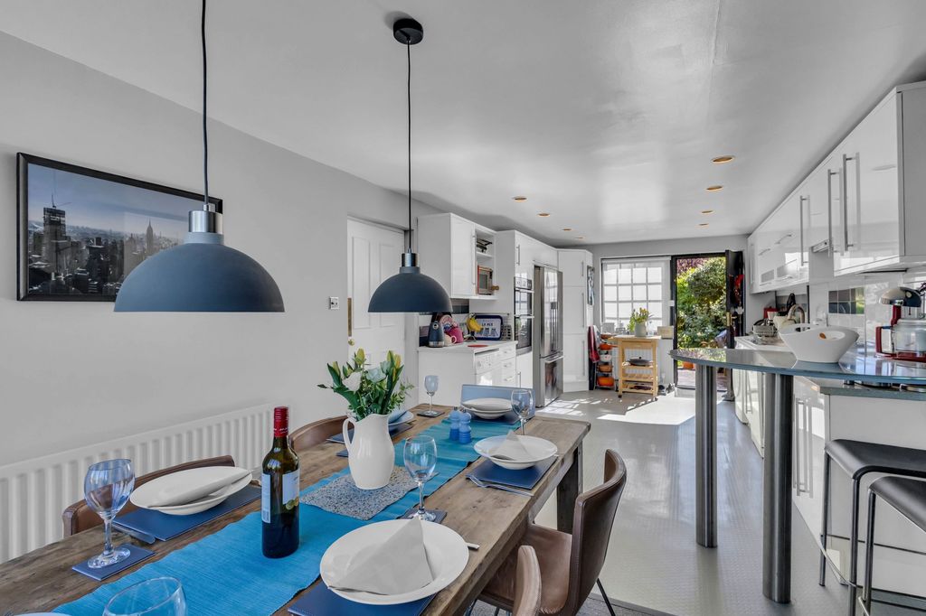 Property photo 3 of 27