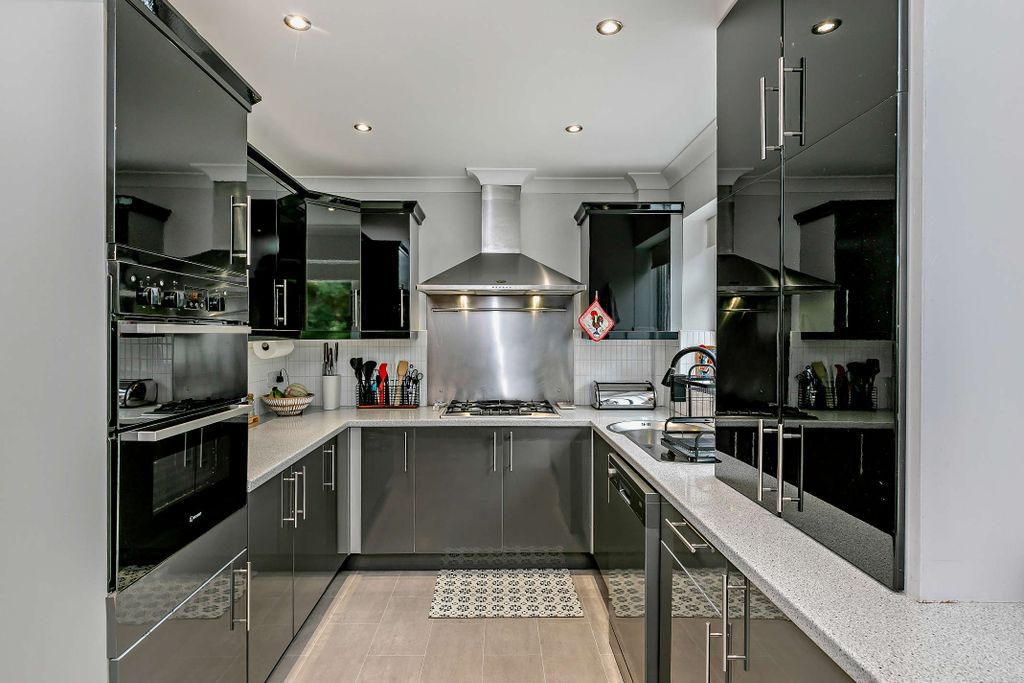 Property photo 1 of 17 Kitchen