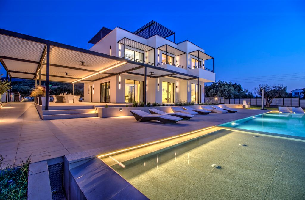 Property photo 1 of 34