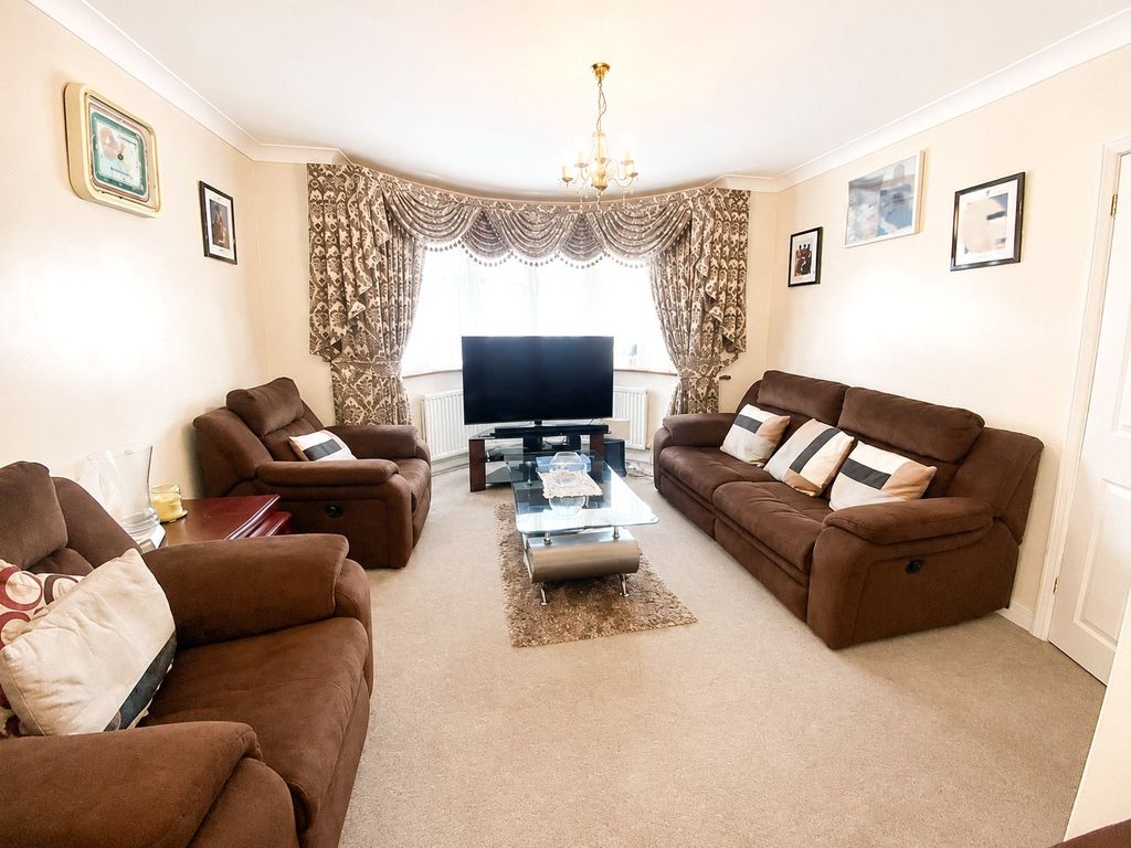 Property photo 2 of 14 Lounge