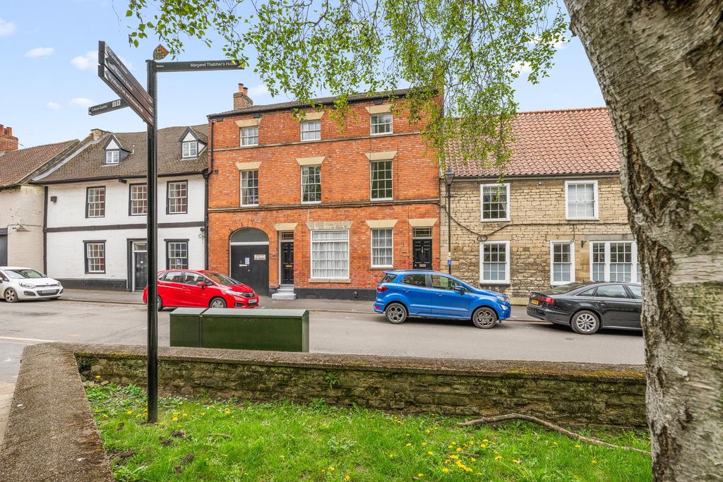 Property photo 1 of 29