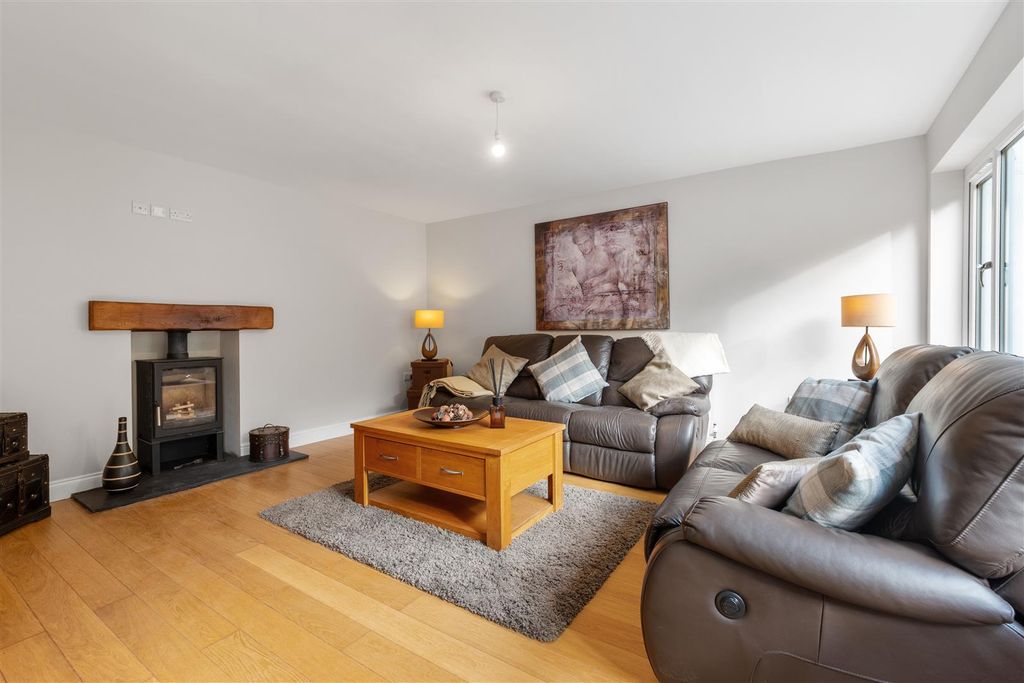 Property photo 2 of 32 Dsc_2801-Hdr.Jpg