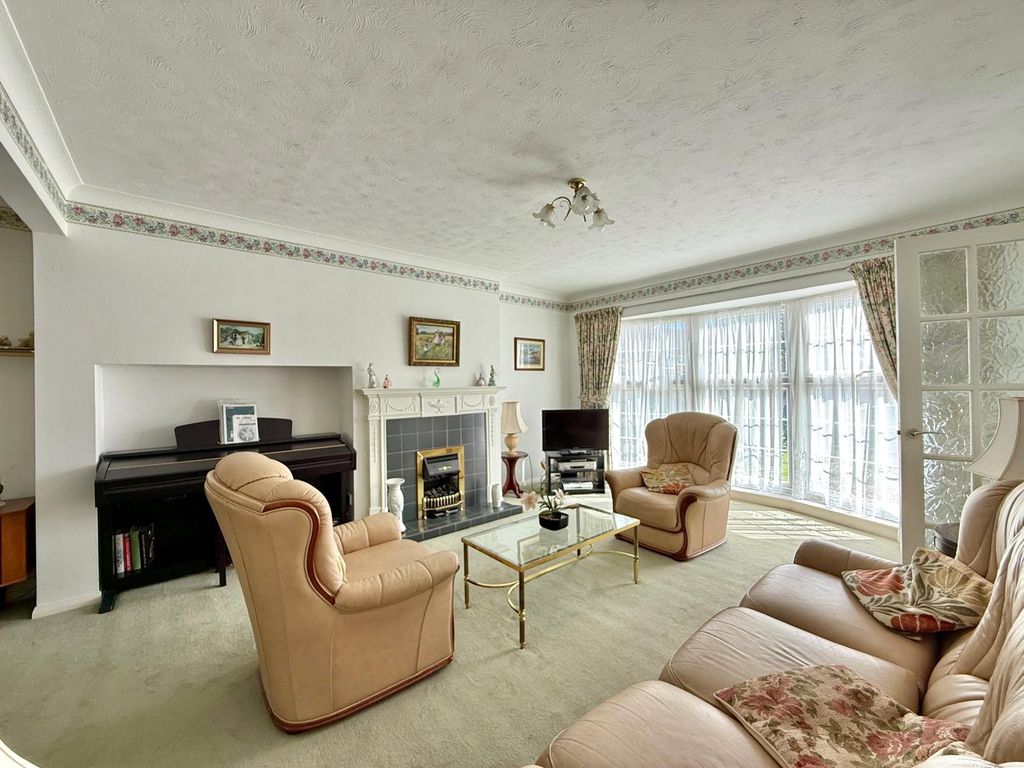 Property photo 2 of 14 Picture No. 17