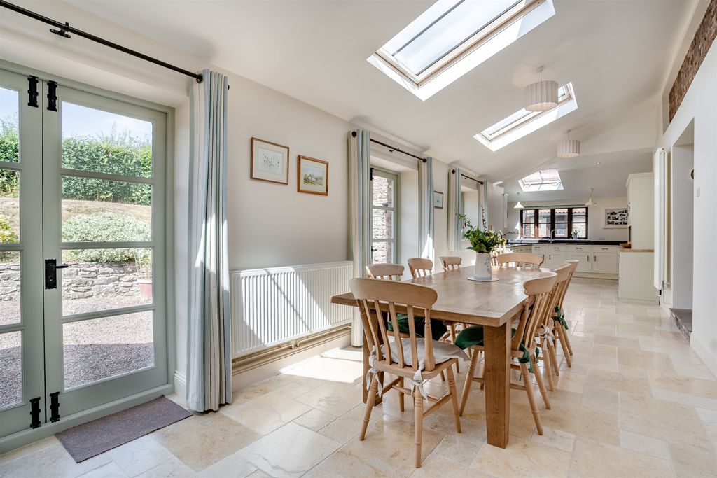 Property photo 3 of 30