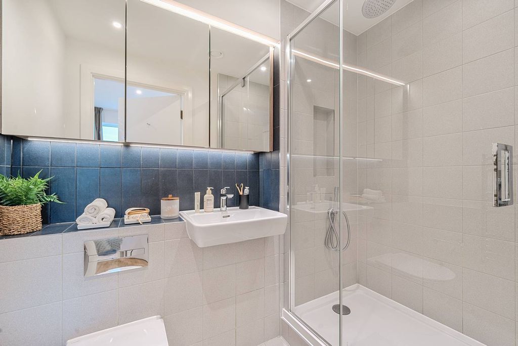 Property photo 1 of 36