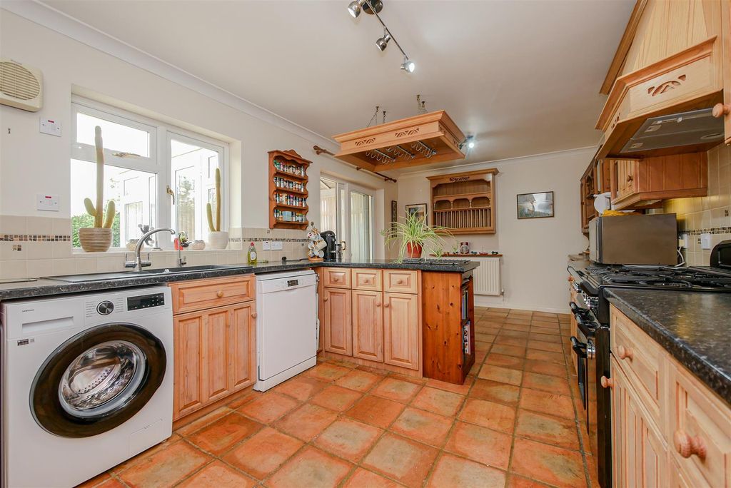 Property photo 3 of 16 Kitchen/Dining Room