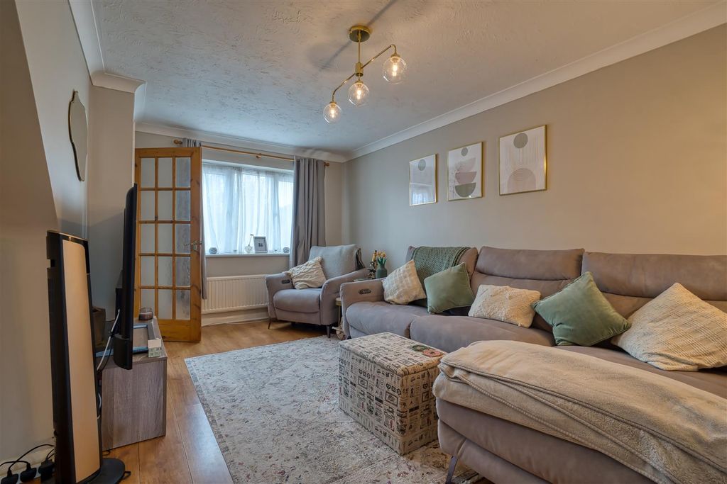 Property photo 2 of 9 Sitting Room