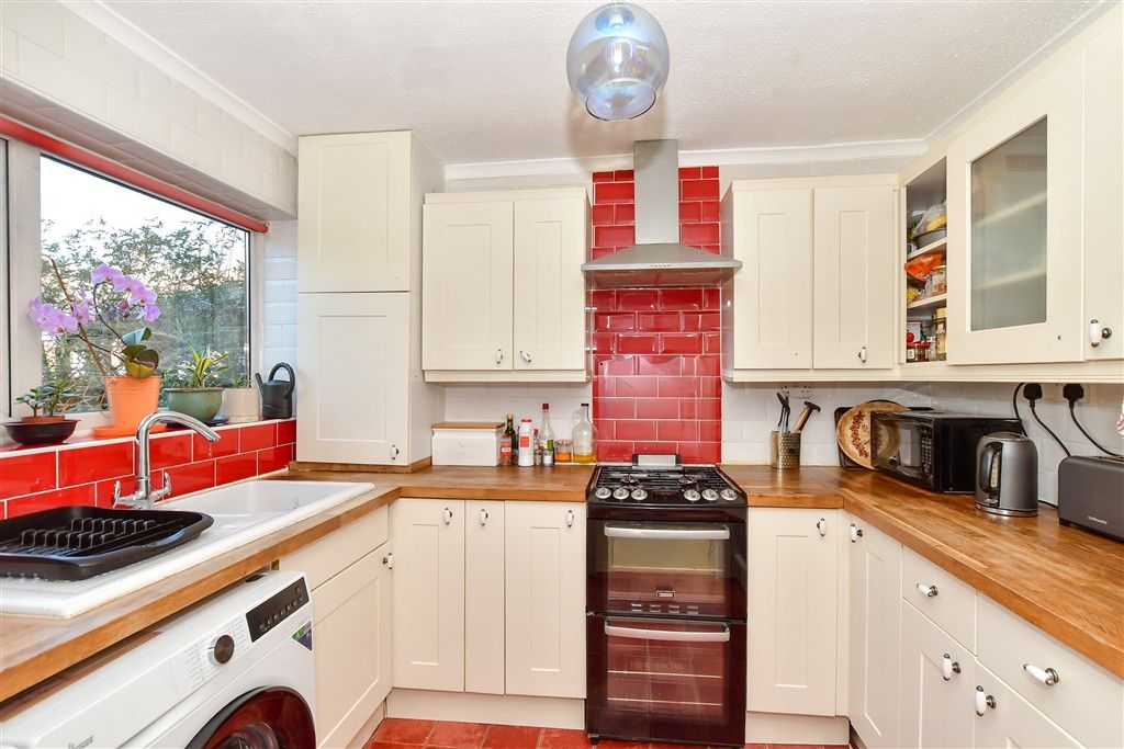 Property photo 2 of 14 Kitchen