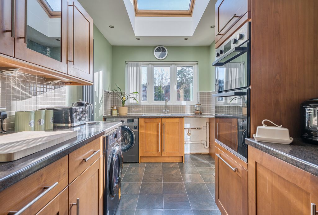 Property photo 2 of 19 1396046-7-695E647...