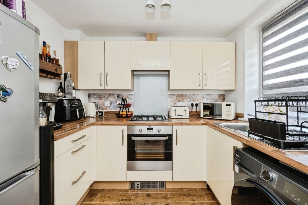 Property photo 3 of 24 Pbox-Img.Jpg
