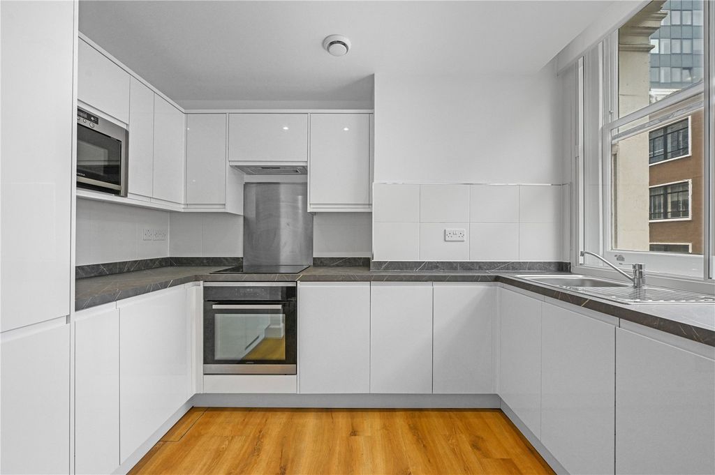 Property photo 2 of 10 Kitchen