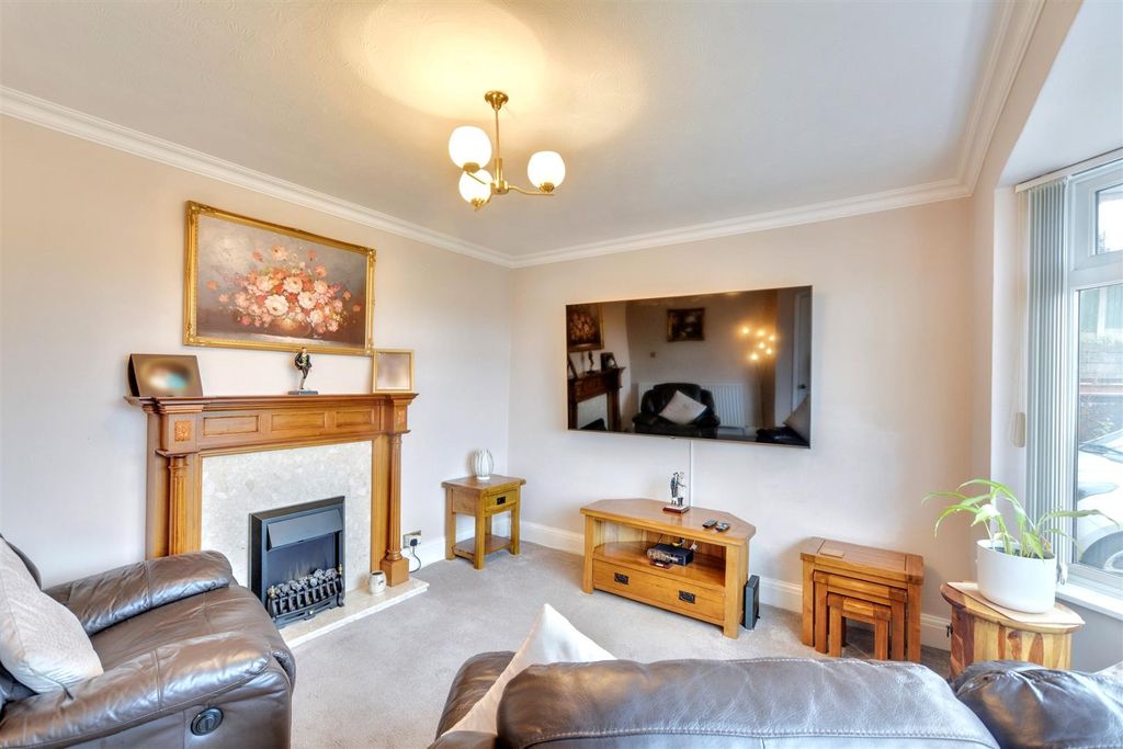 Property photo 3 of 19 Lounge_3.Jpeg