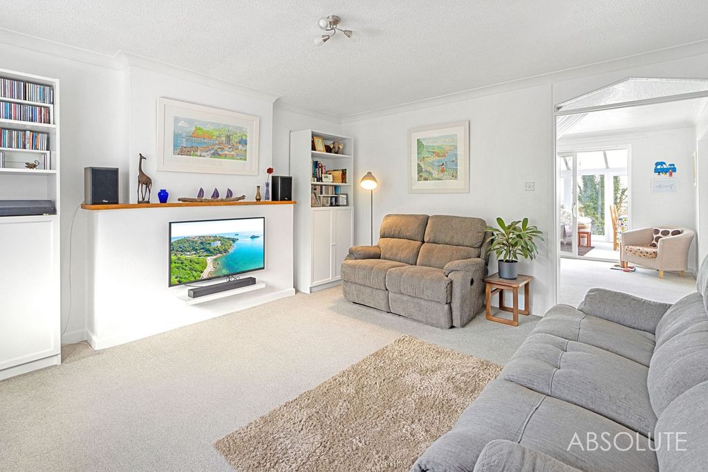 Property photo 3 of 33