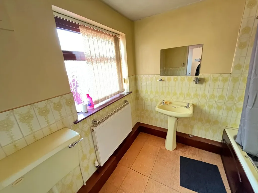 House in Sefton, Seaforth - More