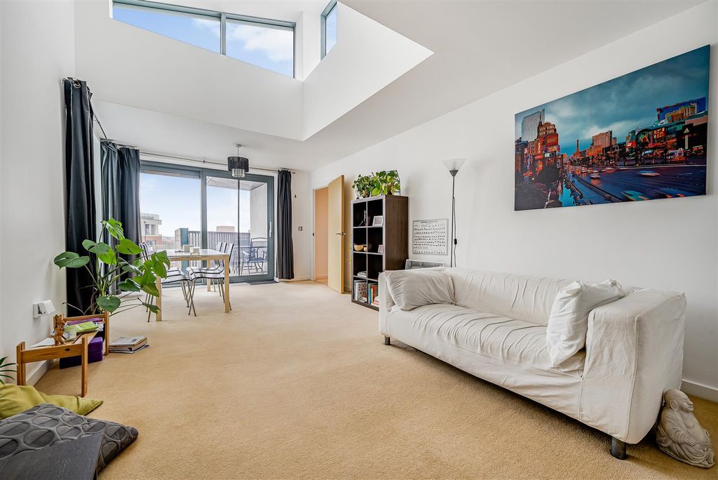 Property photo 1 of 11 Living/Dining