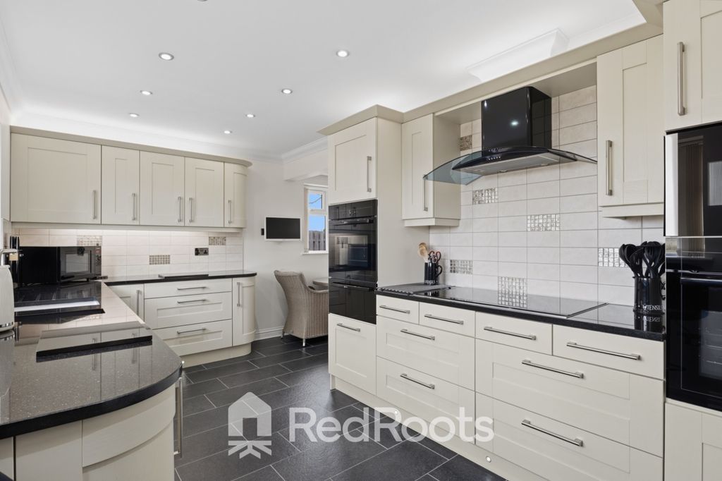 Property photo 2 of 39 5196494