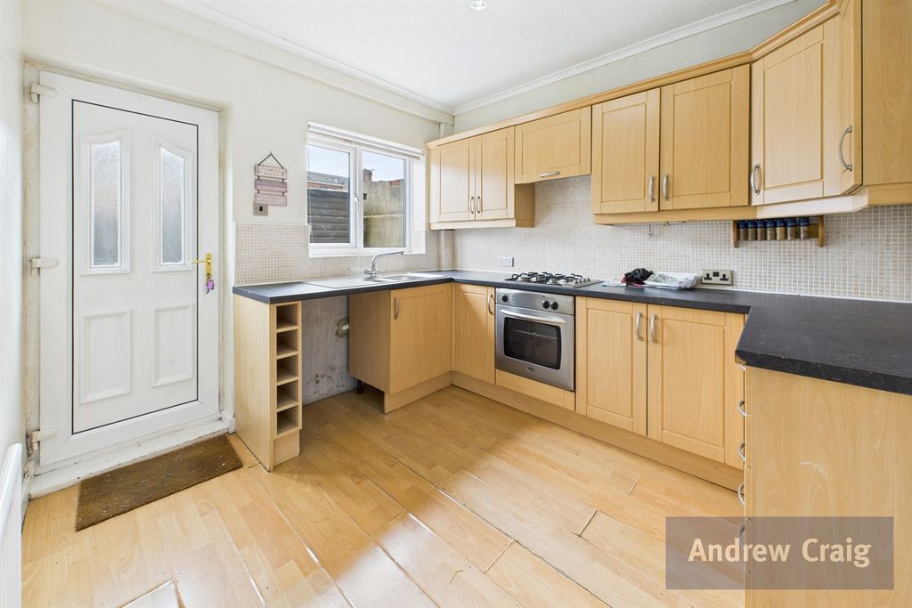 Property photo 2 of 8 Kitchen