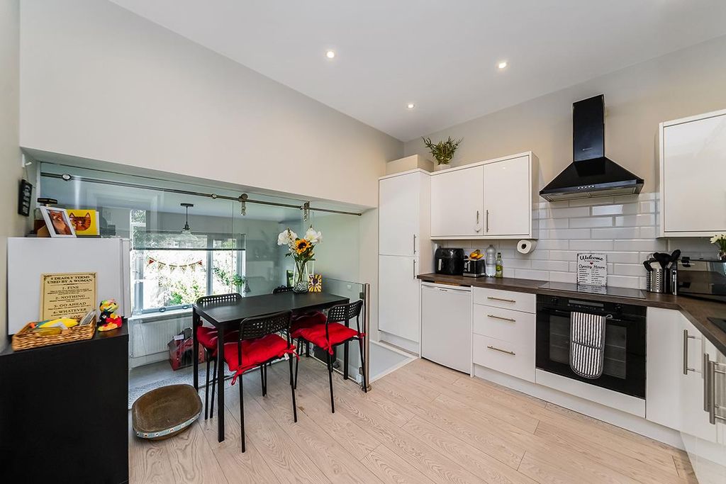 Property photo 3 of 10 Kit/Diner