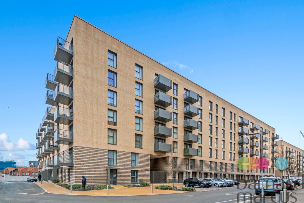 Property photo 2 of 9 Front