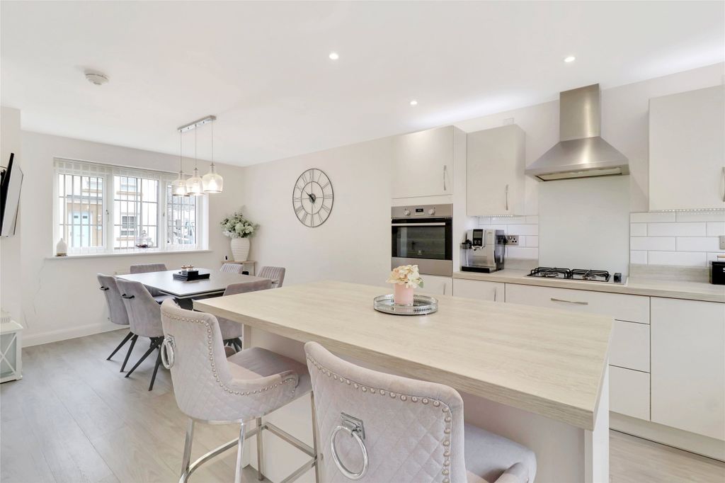 Property photo 1 of 16 1 - Picture No. 12