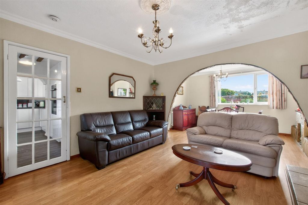 Property photo 3 of 20 Lounge