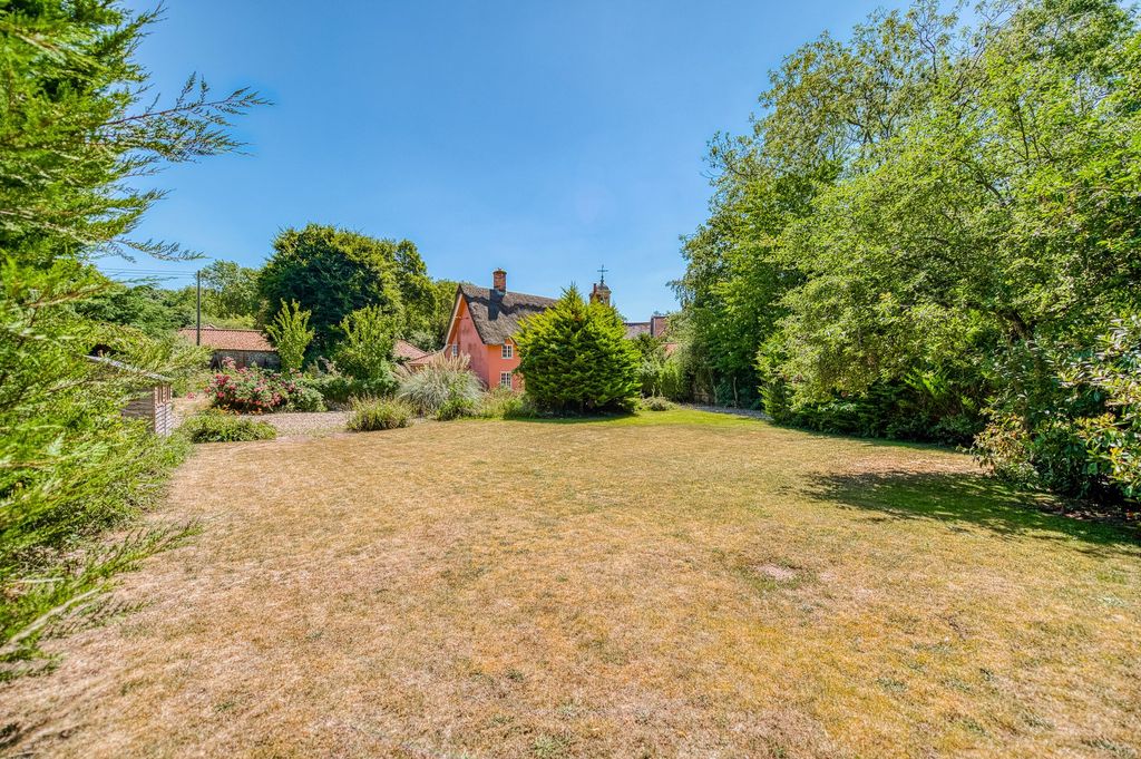 Property photo 2 of 28